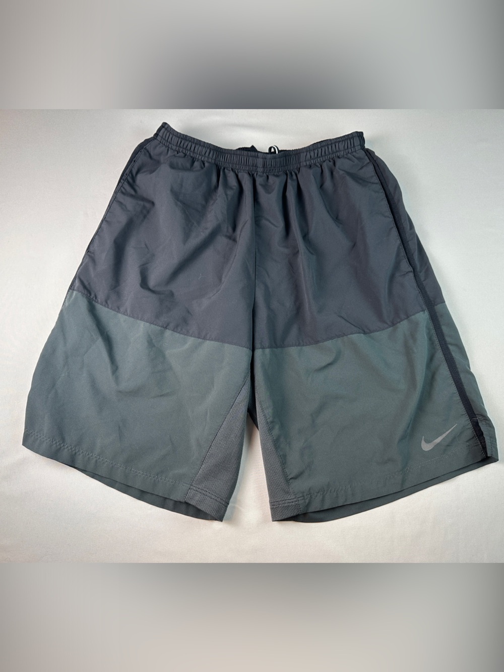 Nike Dri-Fit Men's Basketball Shorts Two-Tone Charcoal Green Athletic Pockets